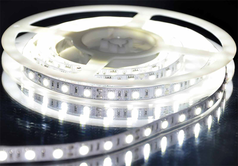 Striscia LED Bianco Cold 5 metri Impermeabile IP65 + ALIMENTATOR Striscia LED Bianco Cold 5 metri Impermeabile IP65 + ALIMENTATOR